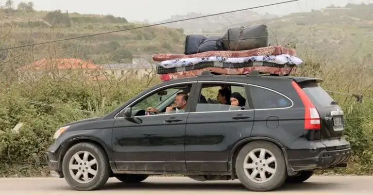 লেবাননের কিছু নির্দিষ্ট এলাকা থেকে বাসিন্দারা সরে যাওয়ার একটি স্থিরচিত্র